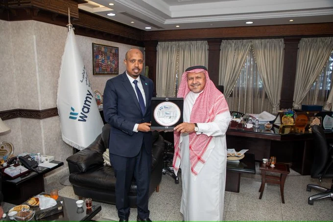 الندوة تبحث تعزيز التعاون مع سفير الصومال