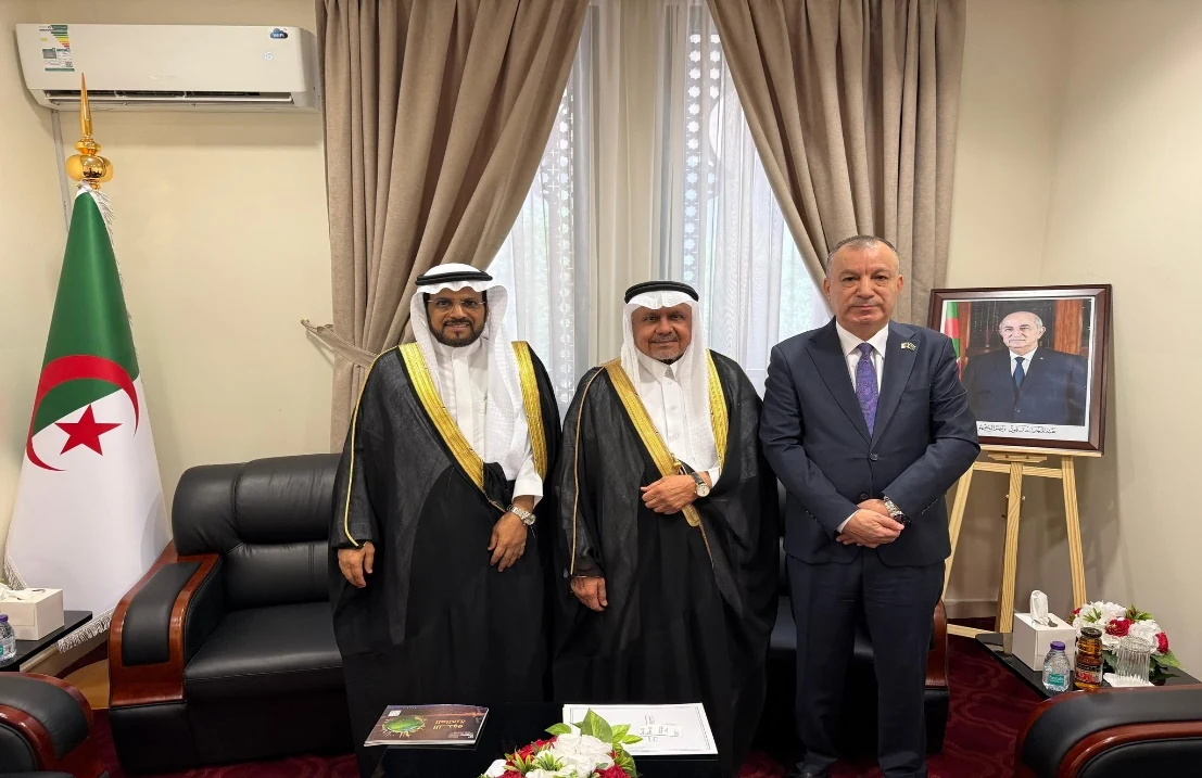 الأمين العام يزور سفارة الجزائر ويبحث توسيع التعاون